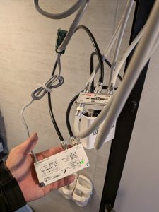 デザインアンテナ本体、ブースター、工事費、配線材、電波レベル測定、テレビ接続確認まで一式